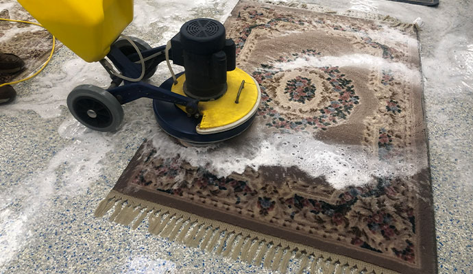 Rug cleaning machine