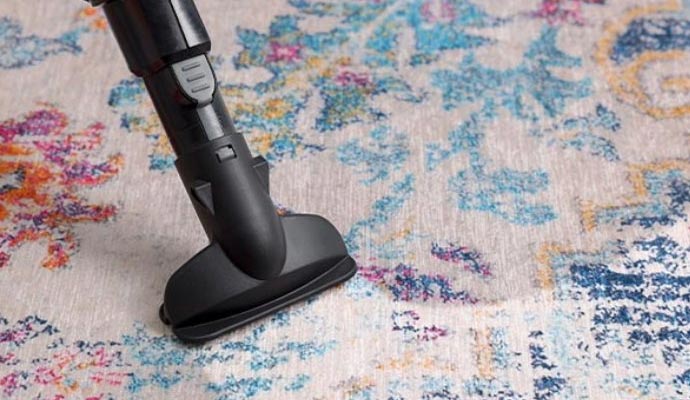Rug cleaning with vacuuming machine