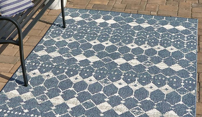 Outdoor rug